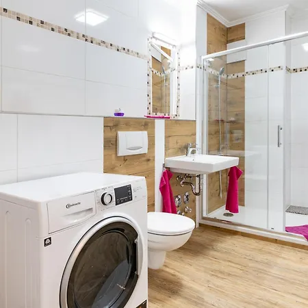 Moderne Mit 2 Schlafzimmern Im Zentrum Von Apartman Riesa